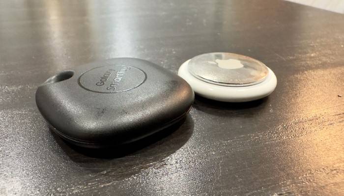 Comparing Samsung AirTag to Apple AirTag