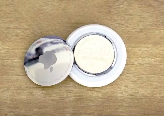 Environmental Impact of AirTag Batteries 1